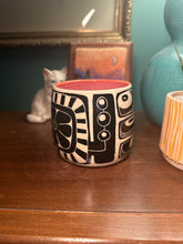 Load image into Gallery viewer, Sgraffito mug #22 - cat in window