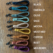 Load image into Gallery viewer, Mini loop // macrame keychain