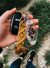 Load image into Gallery viewer, Classic macrame keychain