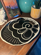Load image into Gallery viewer, Sgraffito plate #1