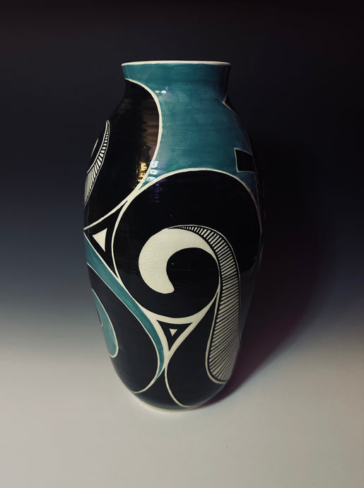 Tall swirl pot