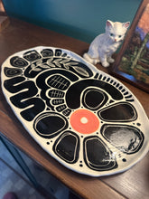 Load image into Gallery viewer, Sgraffito plate #2