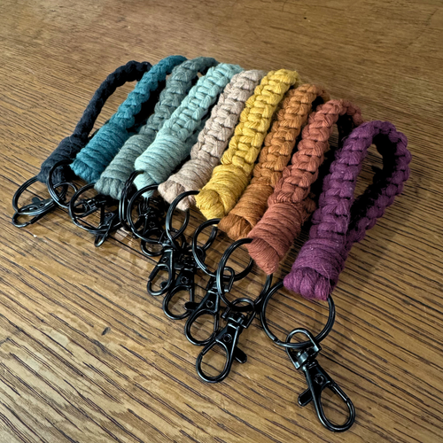 Mini loop // macrame keychain
