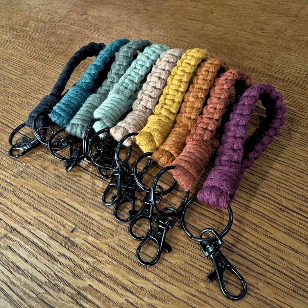 Mini loop // macrame keychain