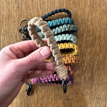 Load image into Gallery viewer, Mini loop // macrame keychain